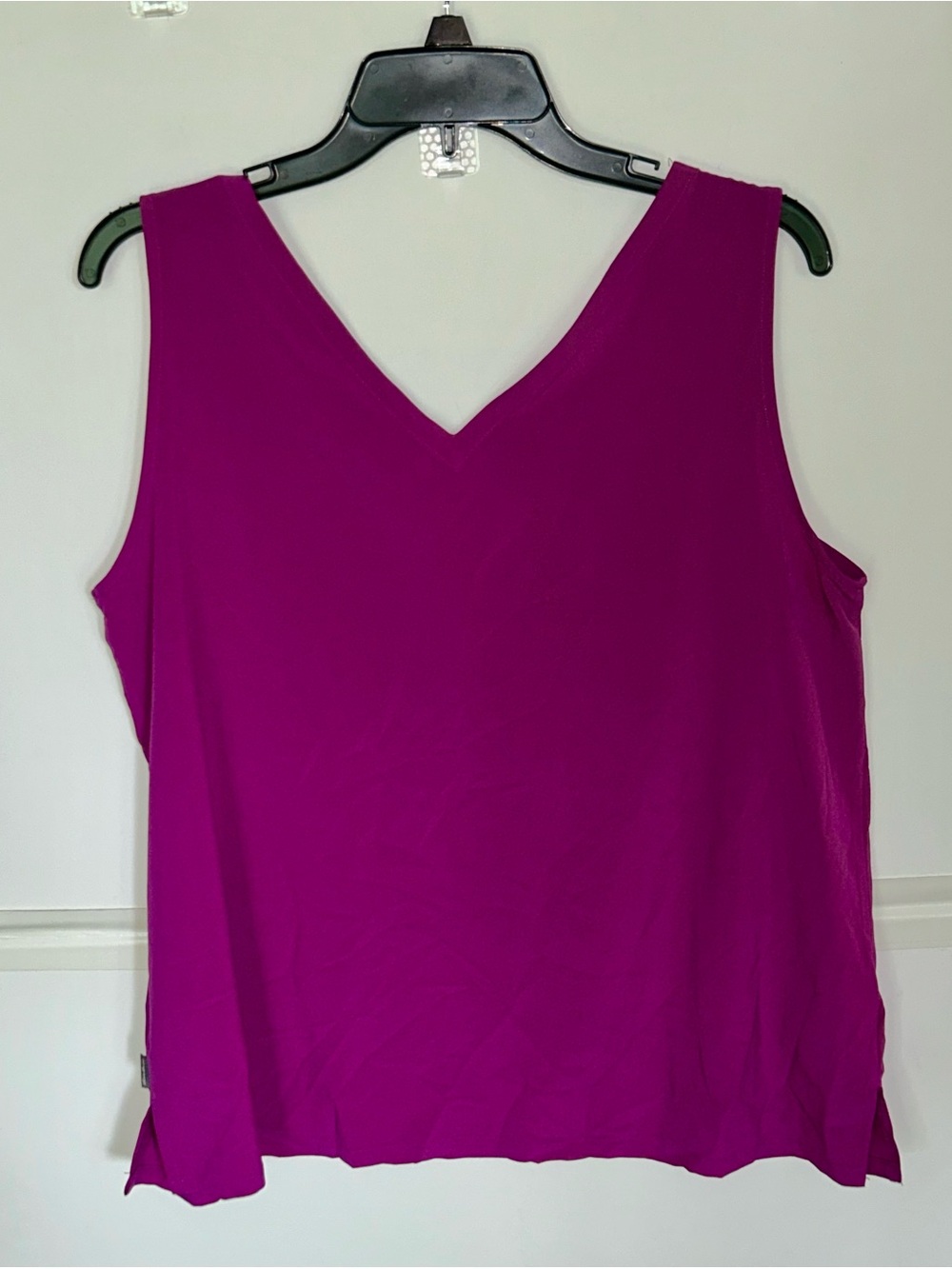 Eddie Bauer Sleeveless V-Neck Tank Top in Magenta for women